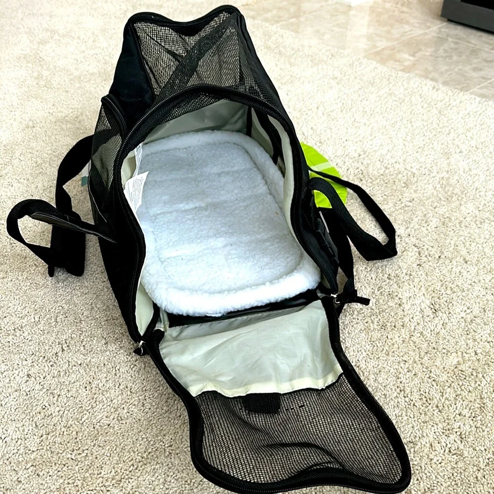 NWT Paws & Pals pet carrier